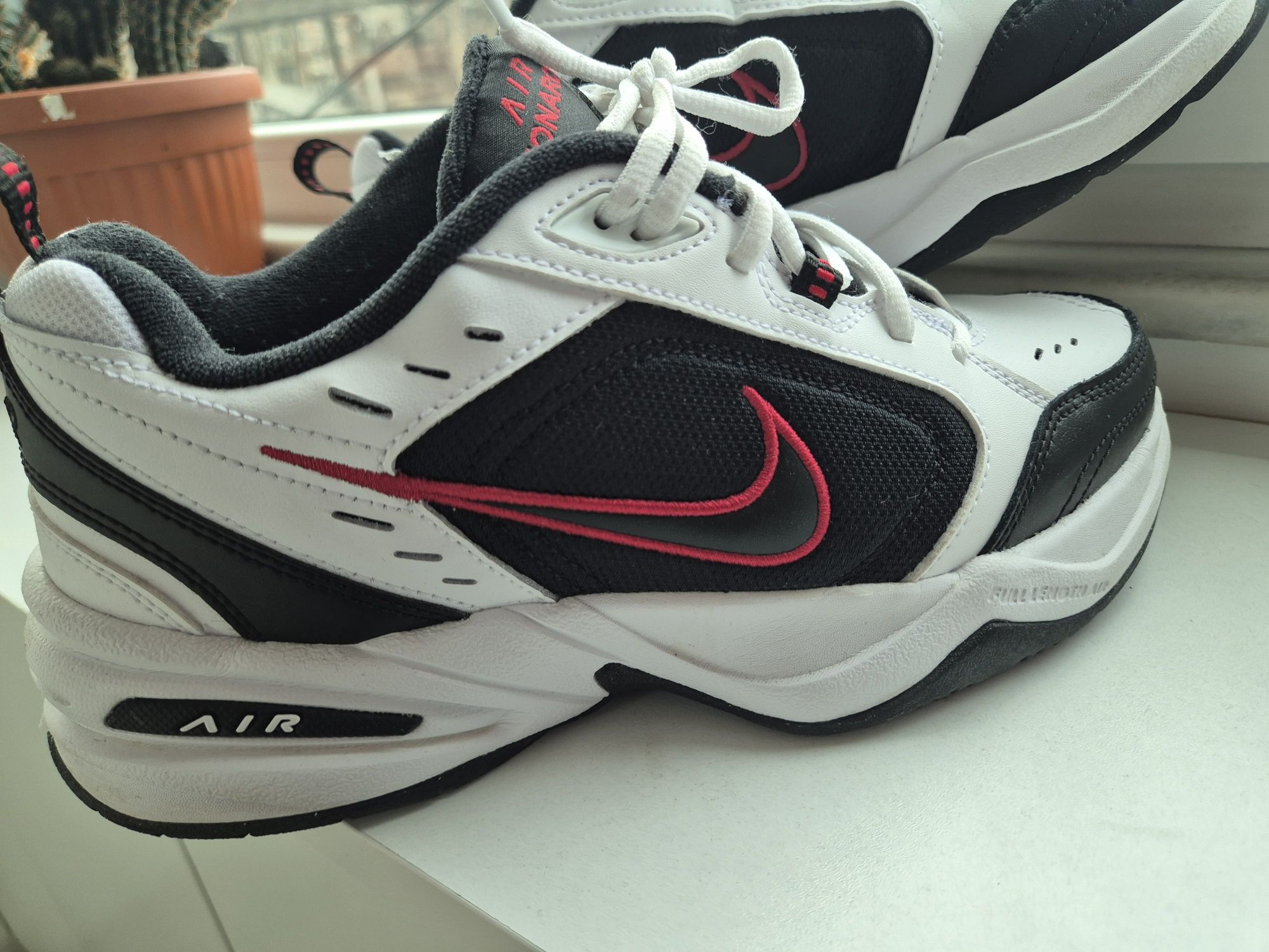 NIKE AIR MONARCH. Оригинални маратонки 41 номер