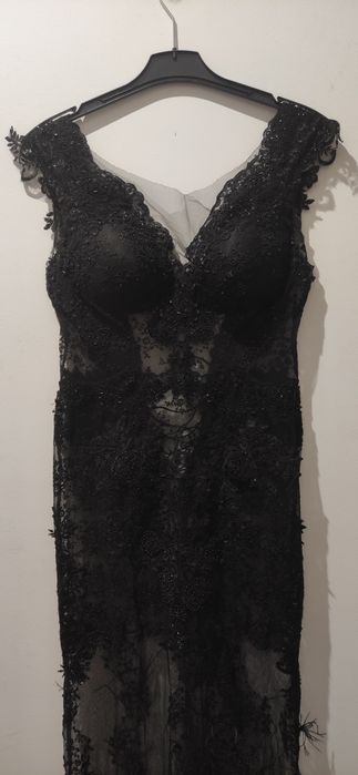 Дантелена бална рокля