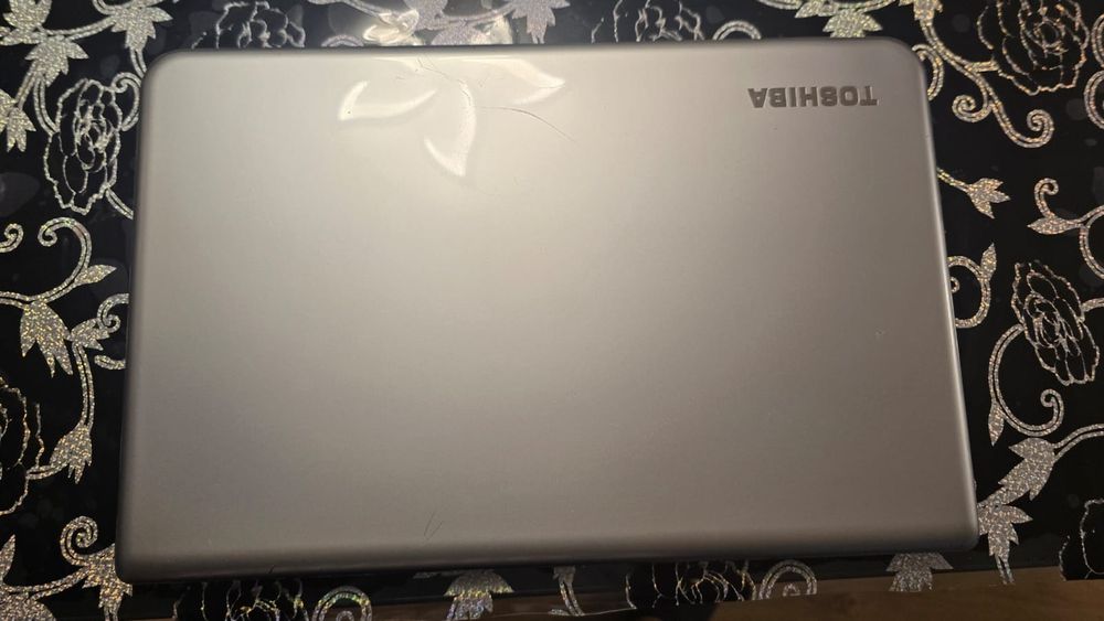 Vând 3 laptop-uri unu find de Gaming și cele 2 normale