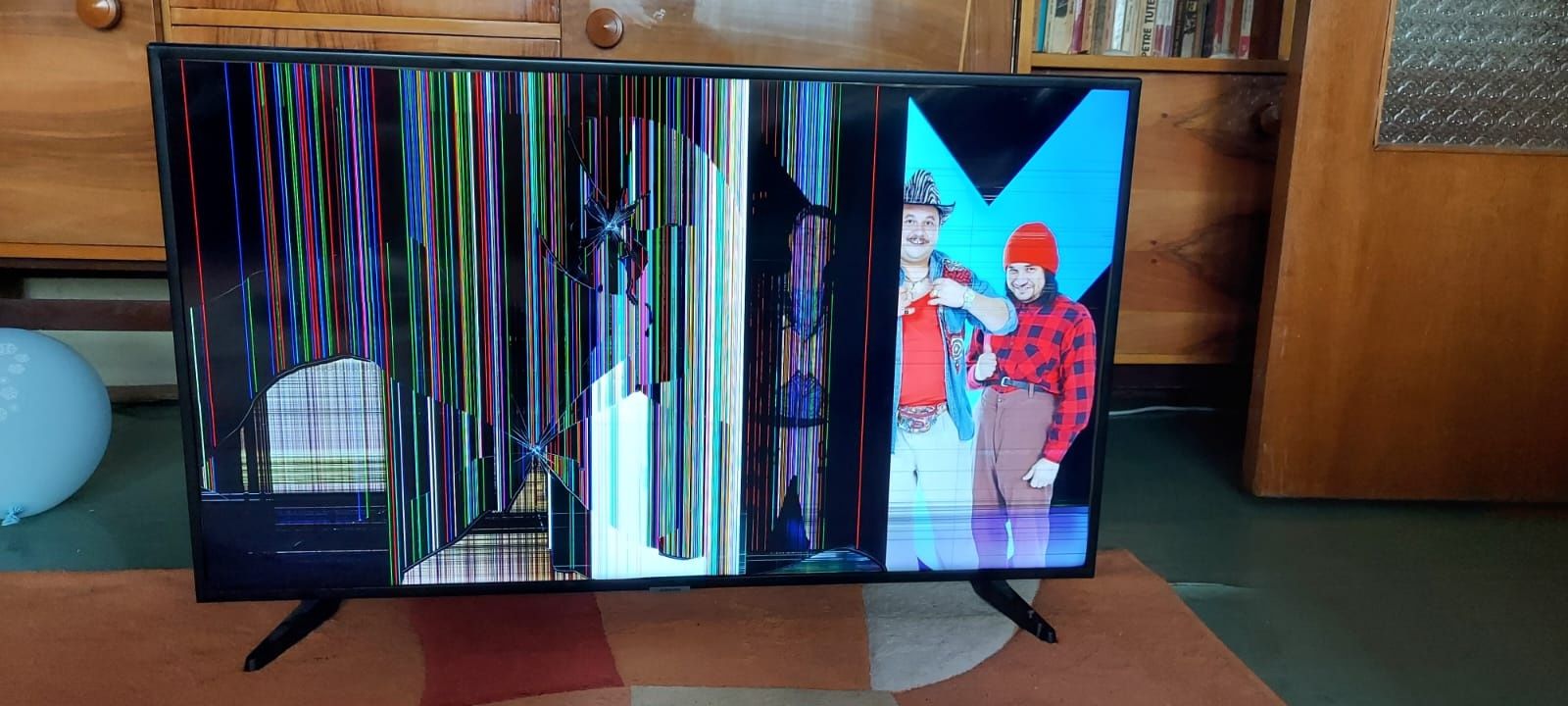 Vând urgent televizor Samsung Smart TV 4K DEFECT