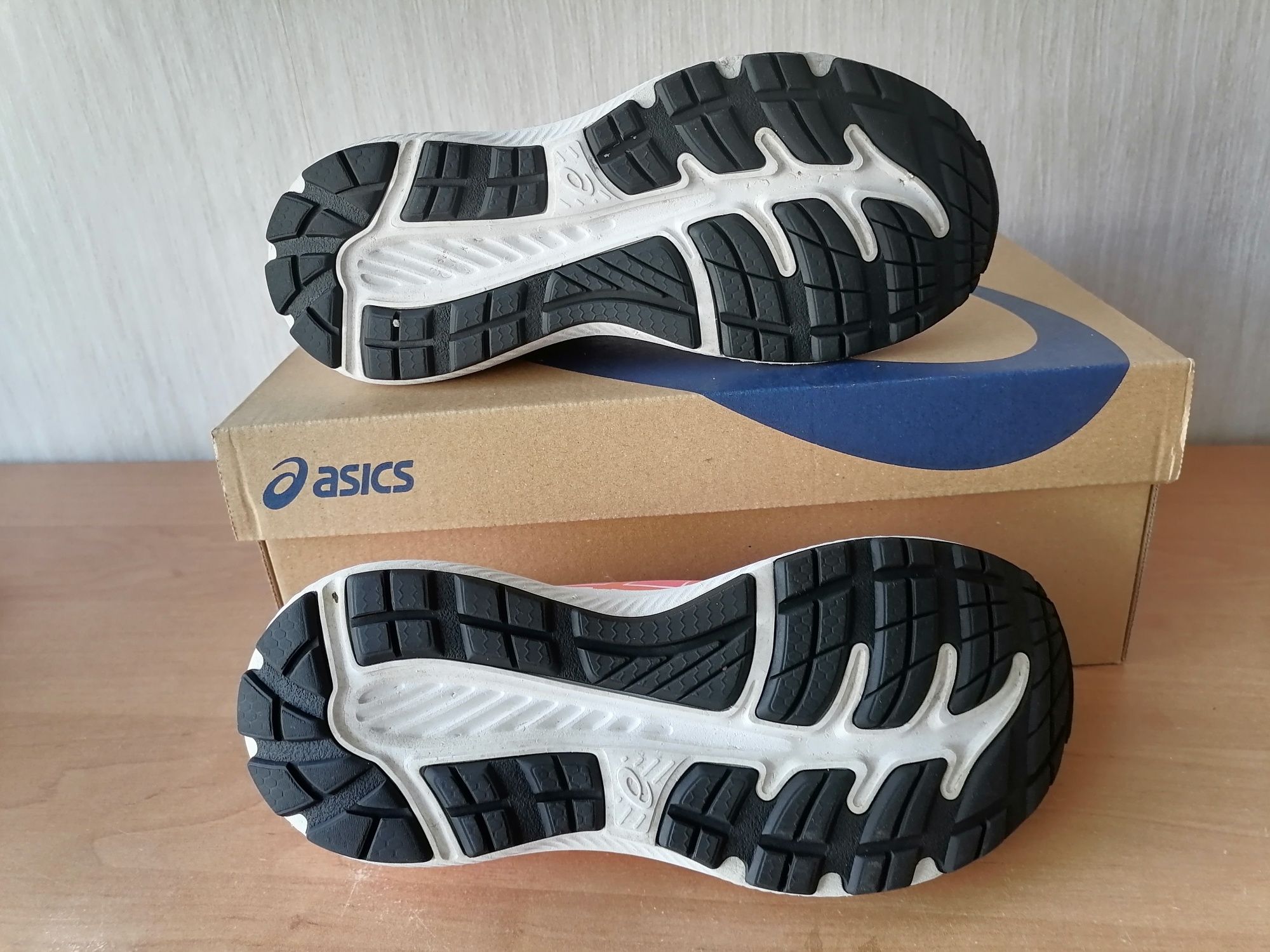 Маратонки Asics размер 35.5