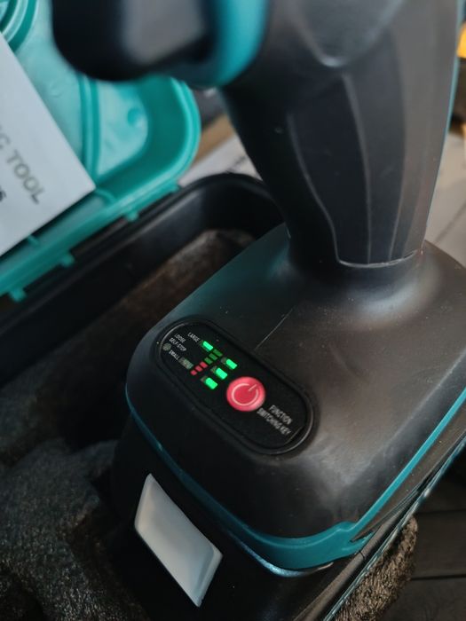 Set autofiletanta și mașină de înșurubat cu impact