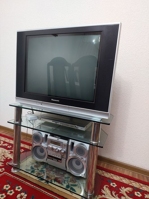 Телевизор и DVD плеер с подставкой