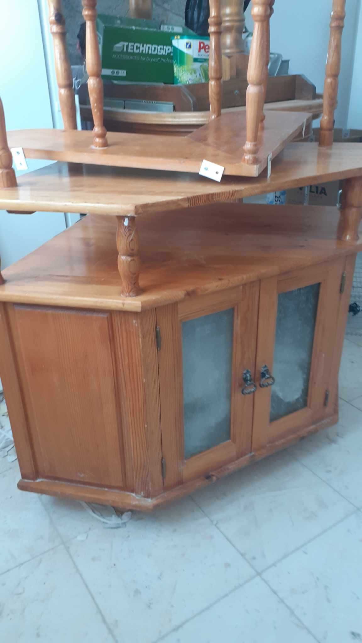 Шкаф  ъглов остъклен