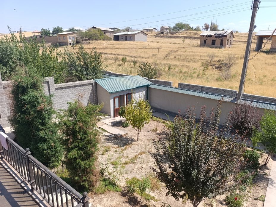 Дача сотилади. Юкори Чирчик Красногорск этагига 5км