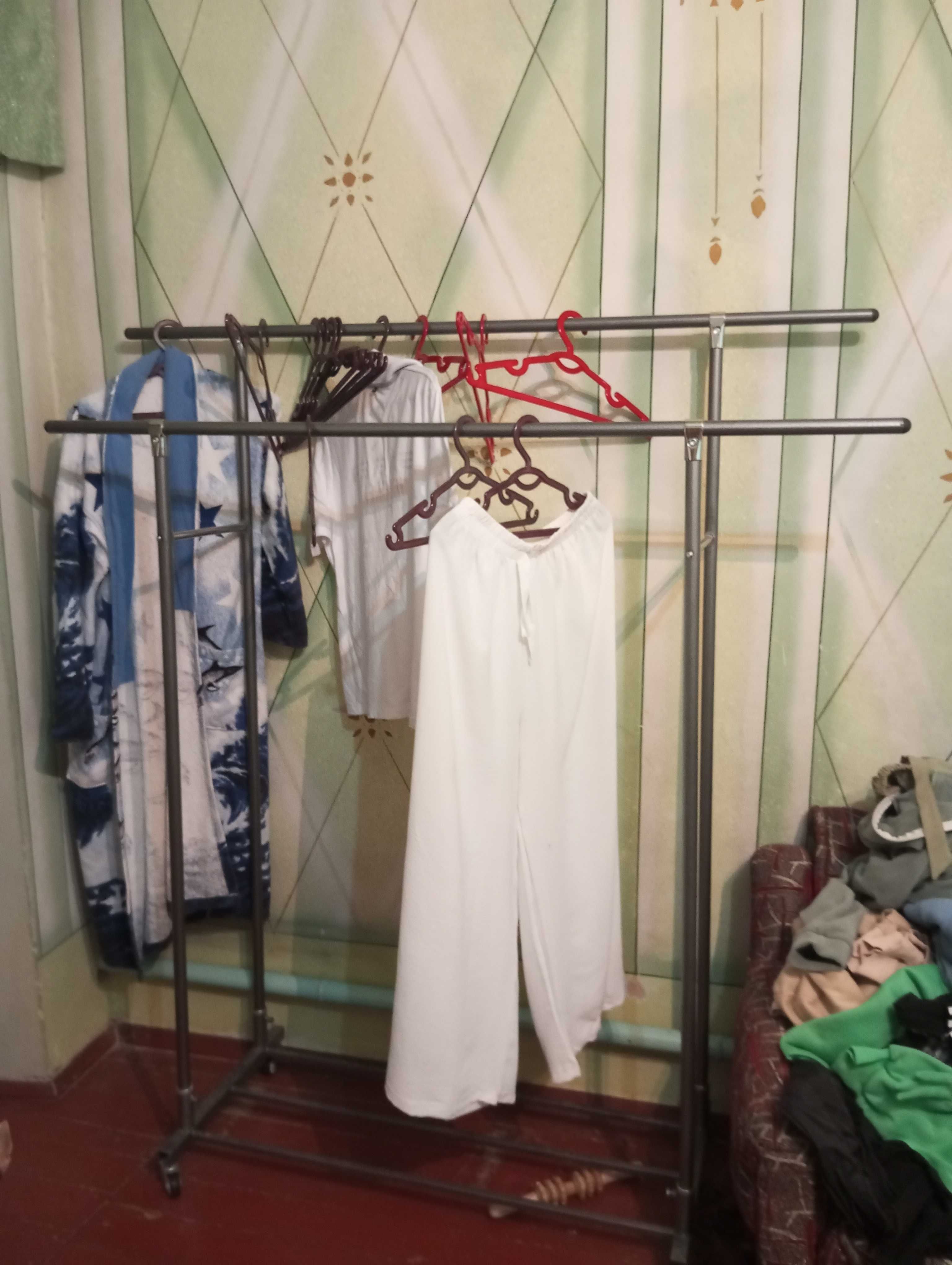 Продаем шкаф и письменный стол