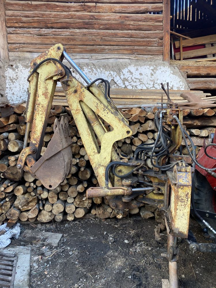 Braț excavat pentru tractor în tiranți / retroexcavator