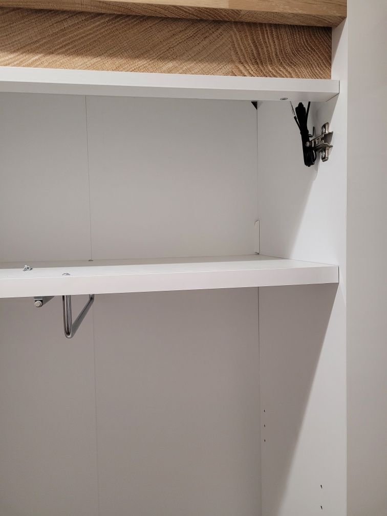 НОВ! Гардероб бял гланц MDF с LED осветление и огледало