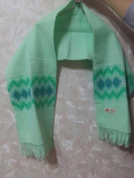 Продам новый шарф очень теплый и красивый .
