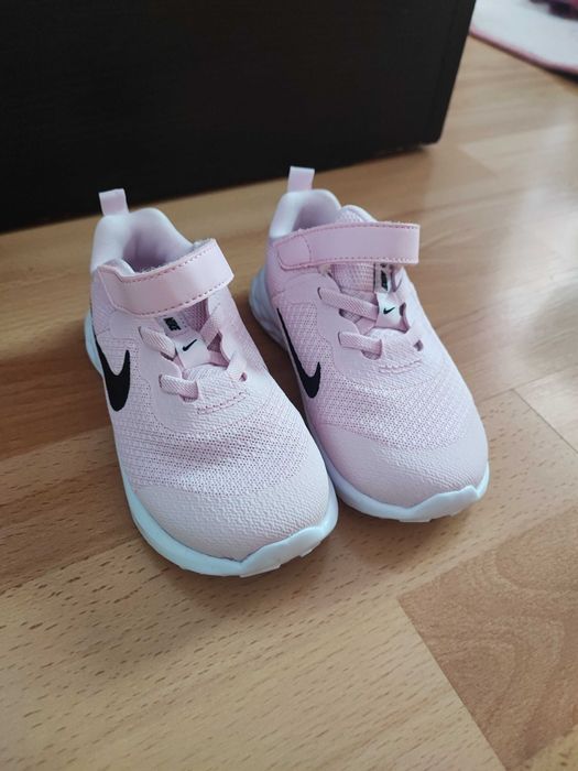Adidași noi, Nike, mărime 26