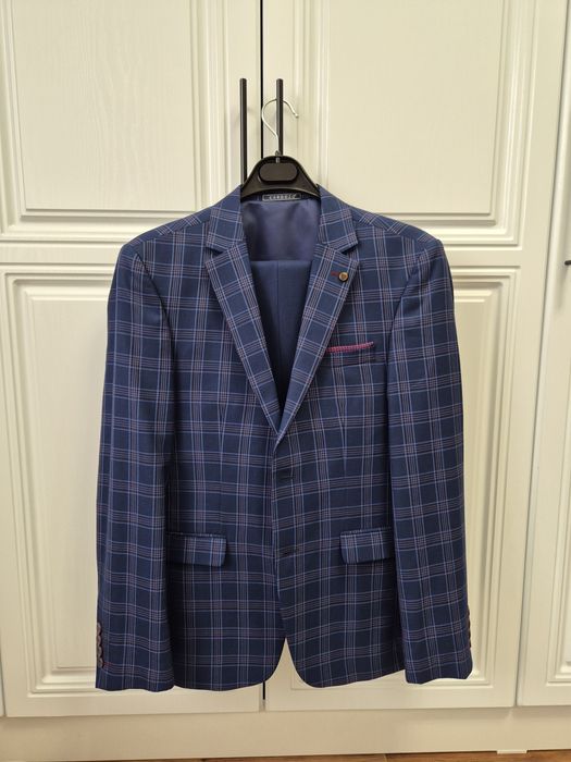 Костюм мужской тройка