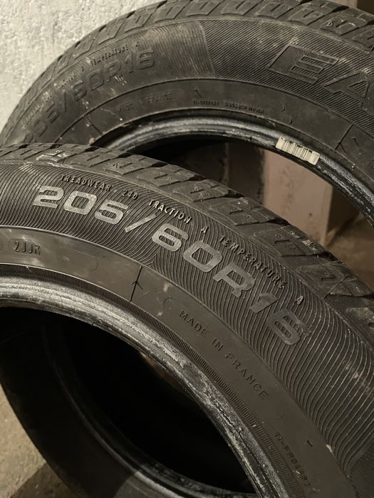 Vand 2 cauciucuri de vara