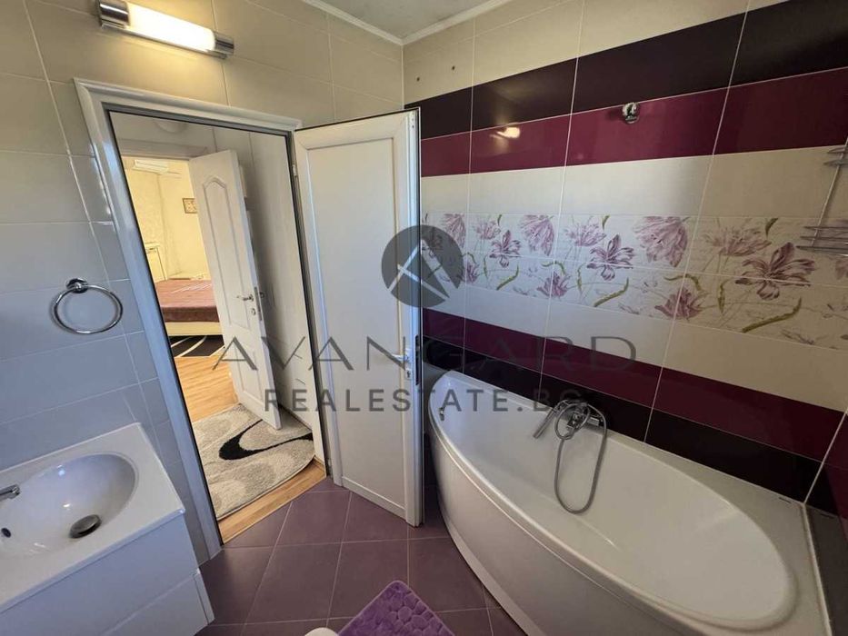 Продава се Къща в Пловдив, Остромила - 240 кв.м за 1212 €/кв.м - Снимка #18