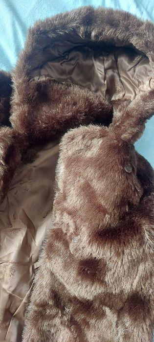 Haină blană artificială cu glugă