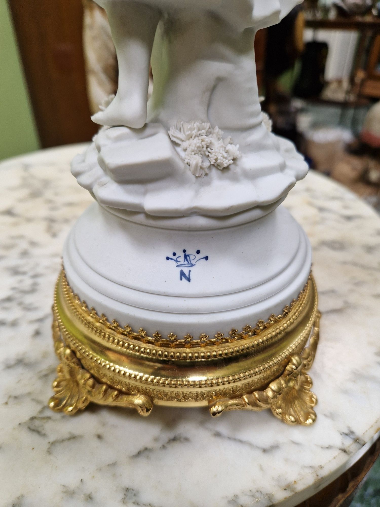 Страхотна антикварна  италианска порцеланова фигура Capodimonte