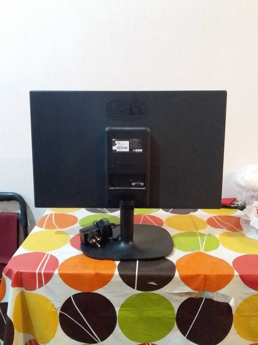 Монитор LG. Модель 22M35A. Экран 22 дюйм. Цена 5 000 тг. р-н. Встреча.