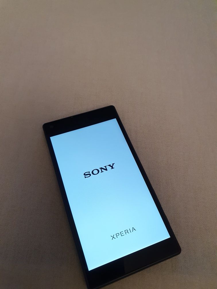 Vând telefon Sony Xperia