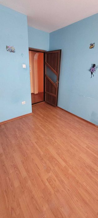 vand apartament 4 camere
