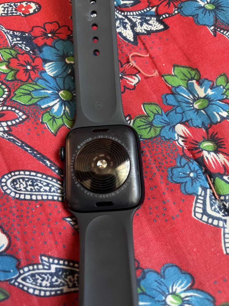 Продаётся apple watch se 2