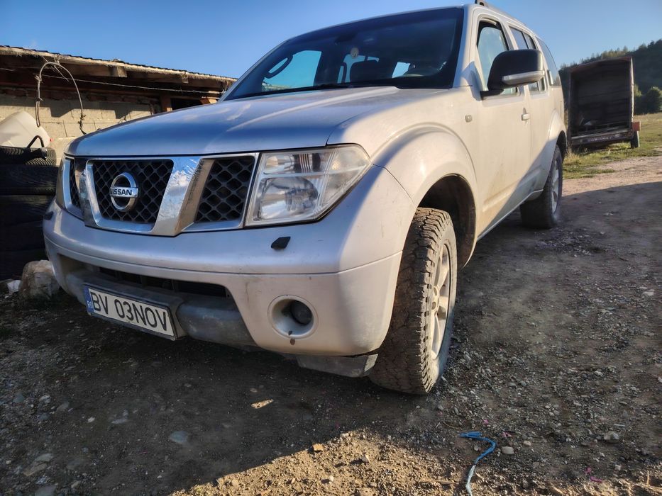 Vând Nissan pathfinder
