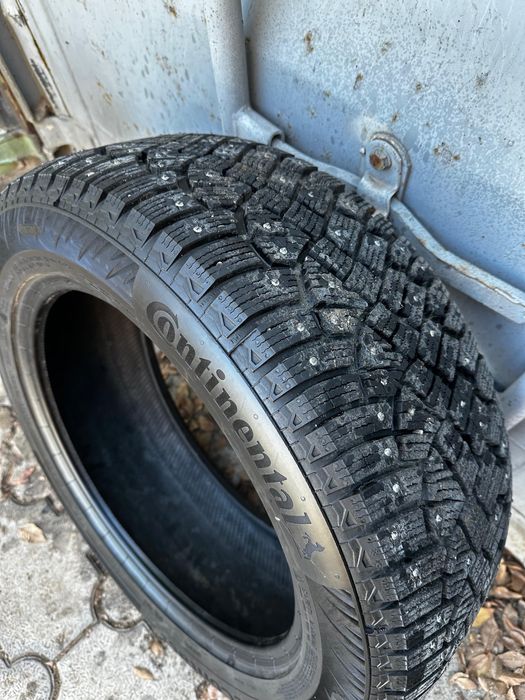 Резина зимняя шипованная 235/55/18 продам!