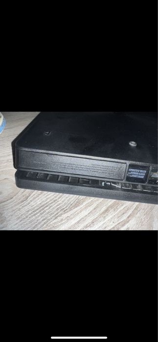 Конзола Playstation 4 с 2 джойстика