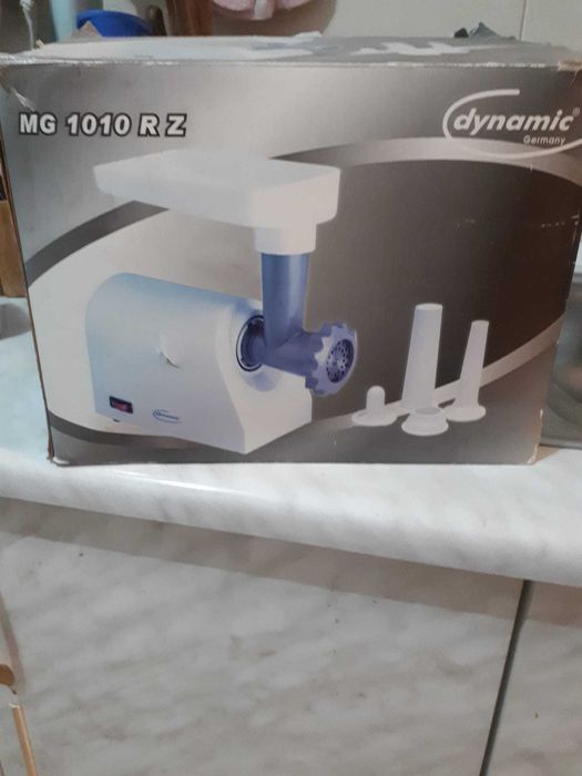 Vand masina electrica de tocat carne, defecta