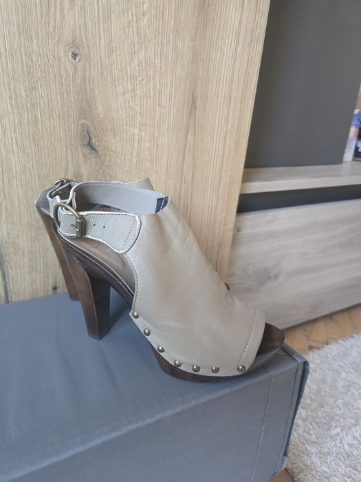 Естествена кожа обувки и сандали, гумени ботуши Love Moschino