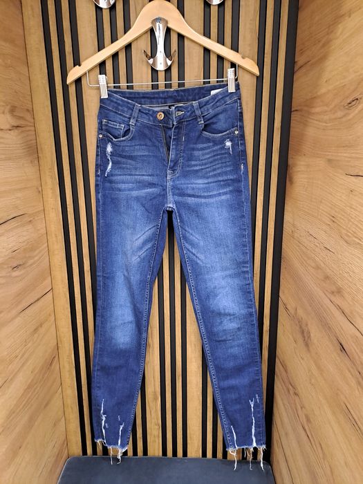 4 броя дънки, размери 34, 36, 27, 28, по 15лв./бр. DIVIDED, ZARA