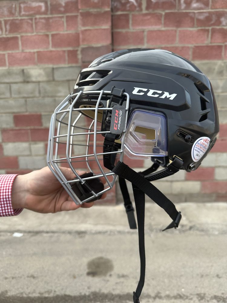 Хоккейный шлем ССМ