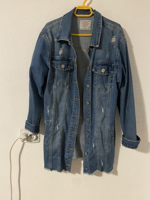 Geaca de blugi lunga si scurta cea lunga este S si cea scurta este XL