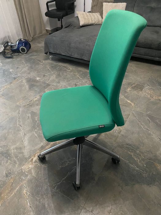 Scaun rotativ verde
