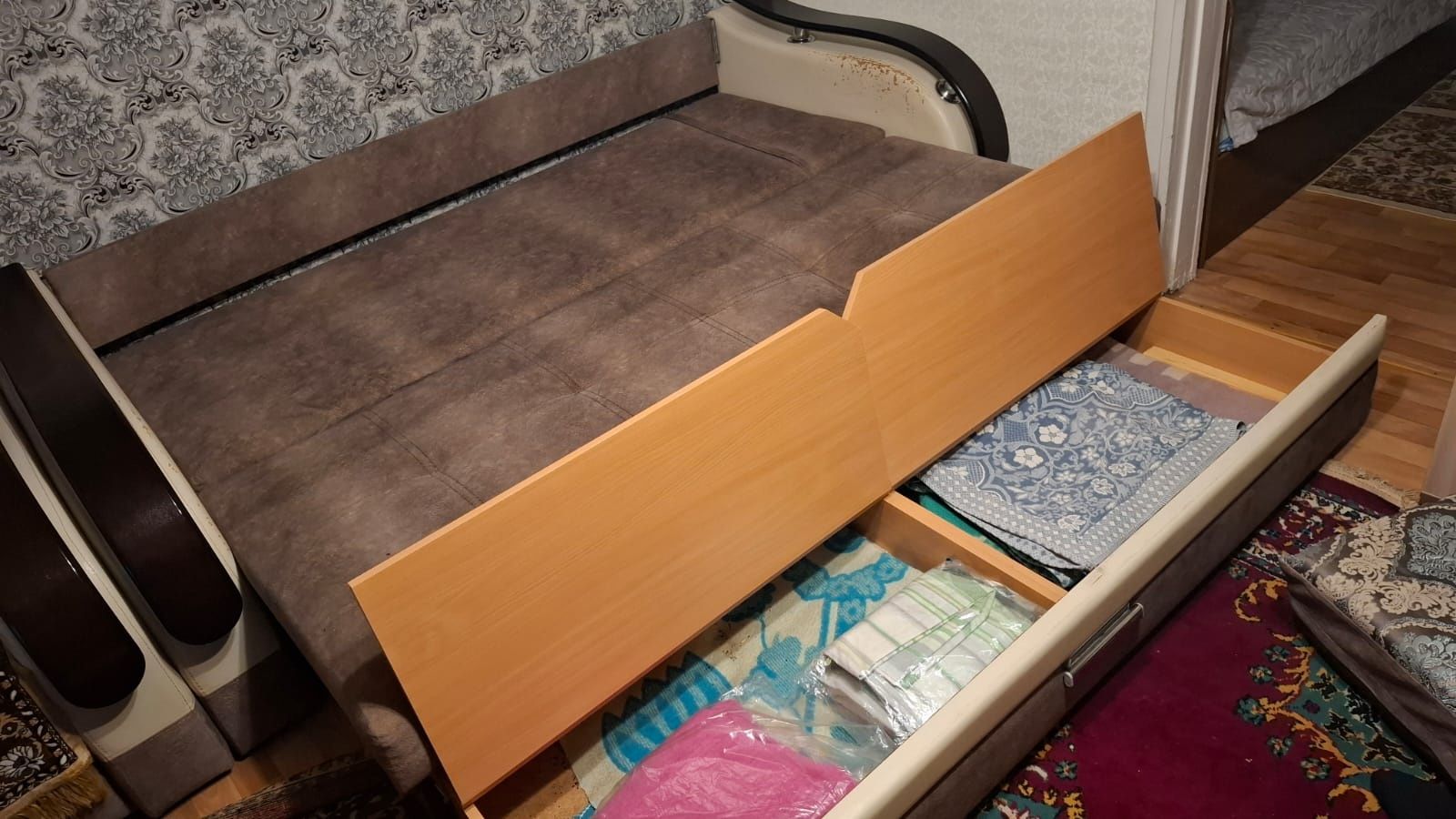 Продам диван 2.3 м