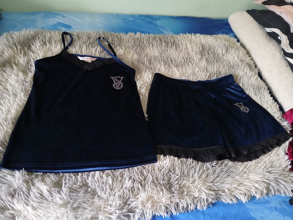 Pijama dama,catifea,noi cu eticheta,VS