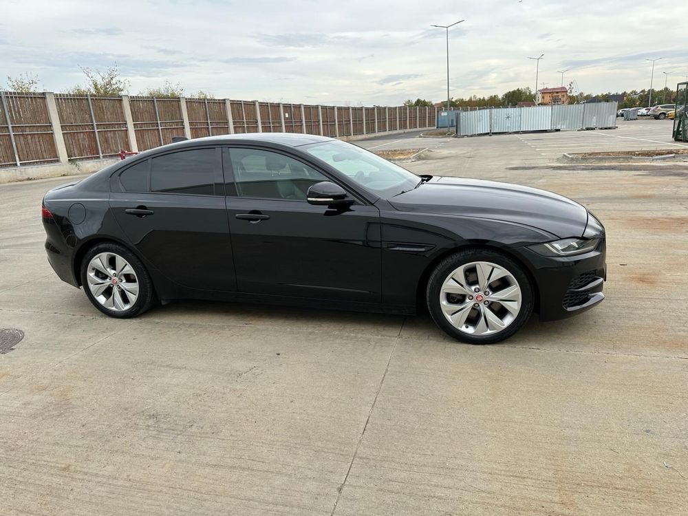 Jaguar XE P250 S Black Pack