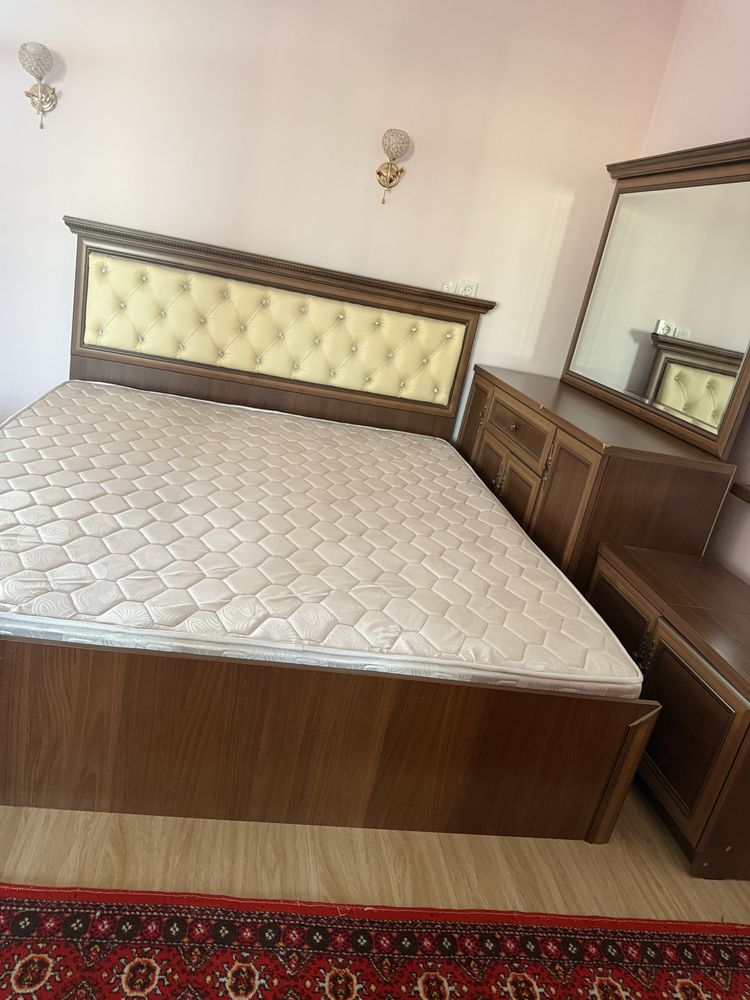 Spalniy mebel. Hoati a’lo. Barcha jihozlari bilan.