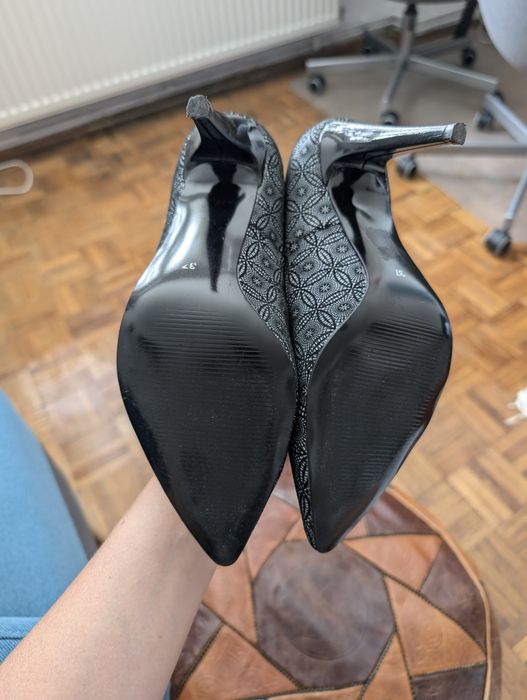 Pantofi eleganți cu toc 37