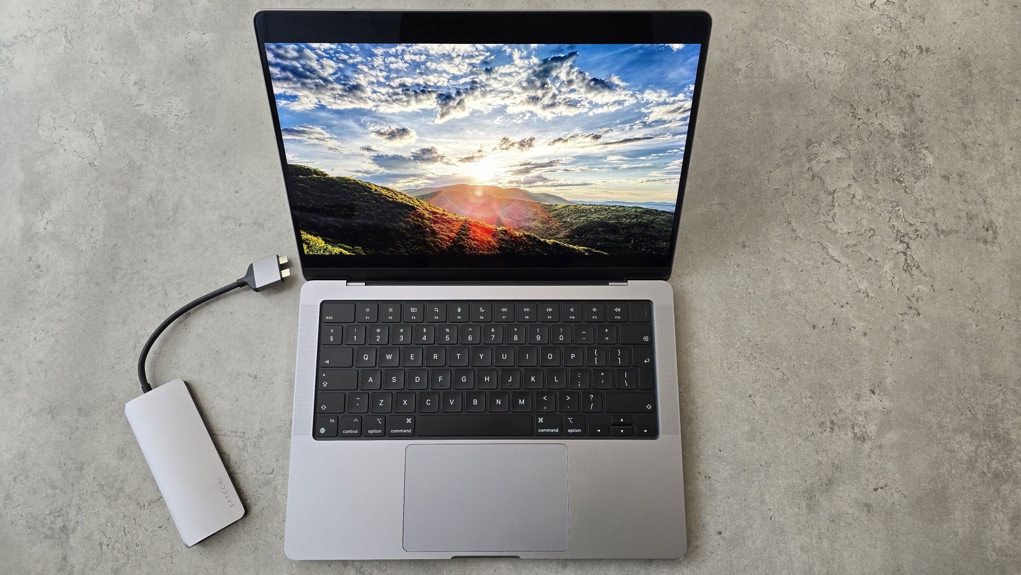 Macbook m2 pro + 2x4k hub stechi / може бартер за компютър