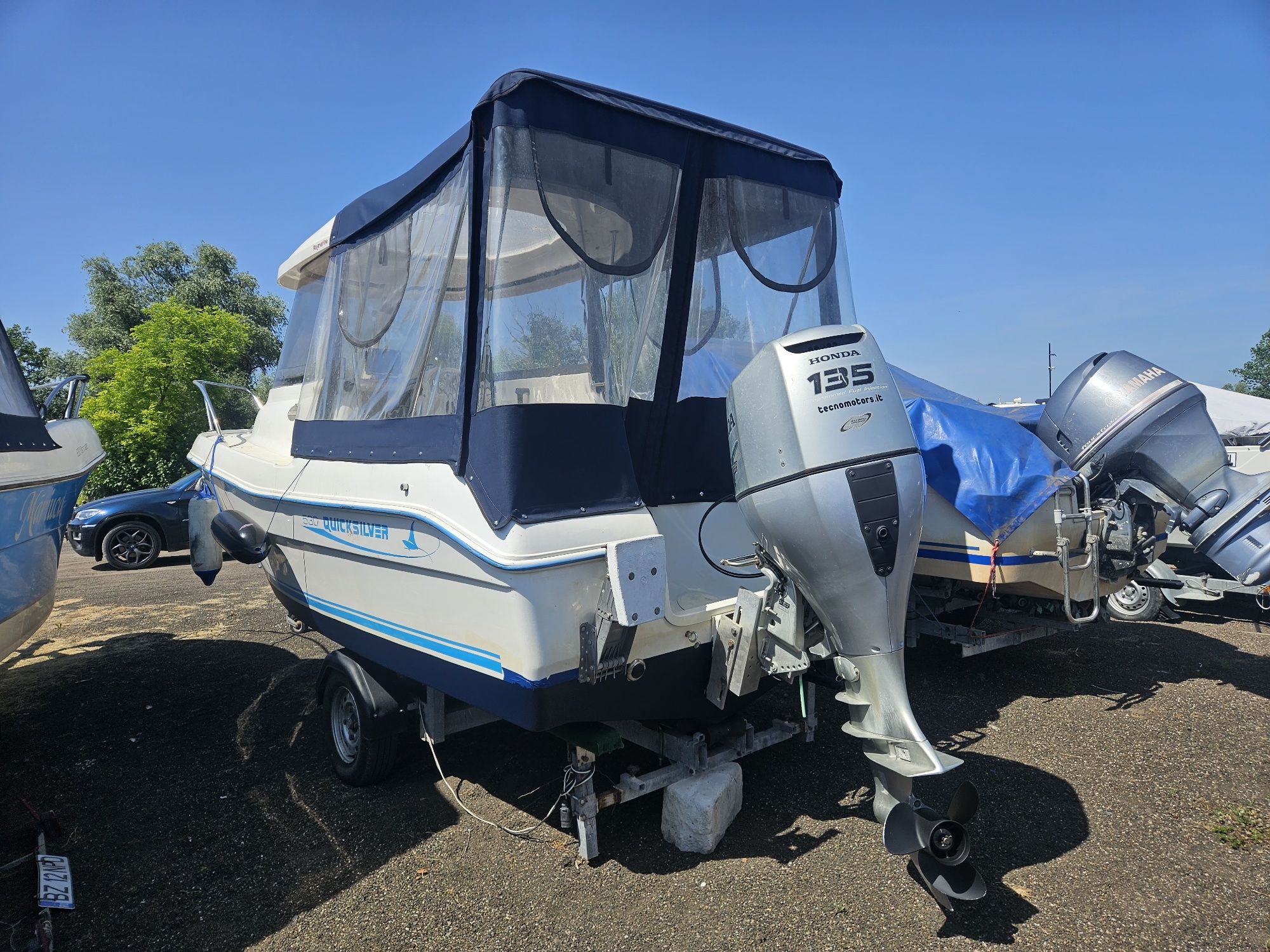 Barca Quicksilver Pilothouse  530 cu sau fără peridoc si motor