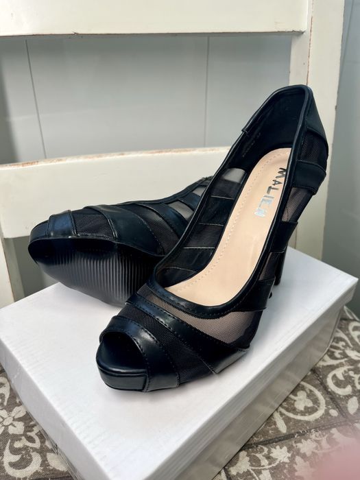 Дамски нови сандали на ток 20 лв