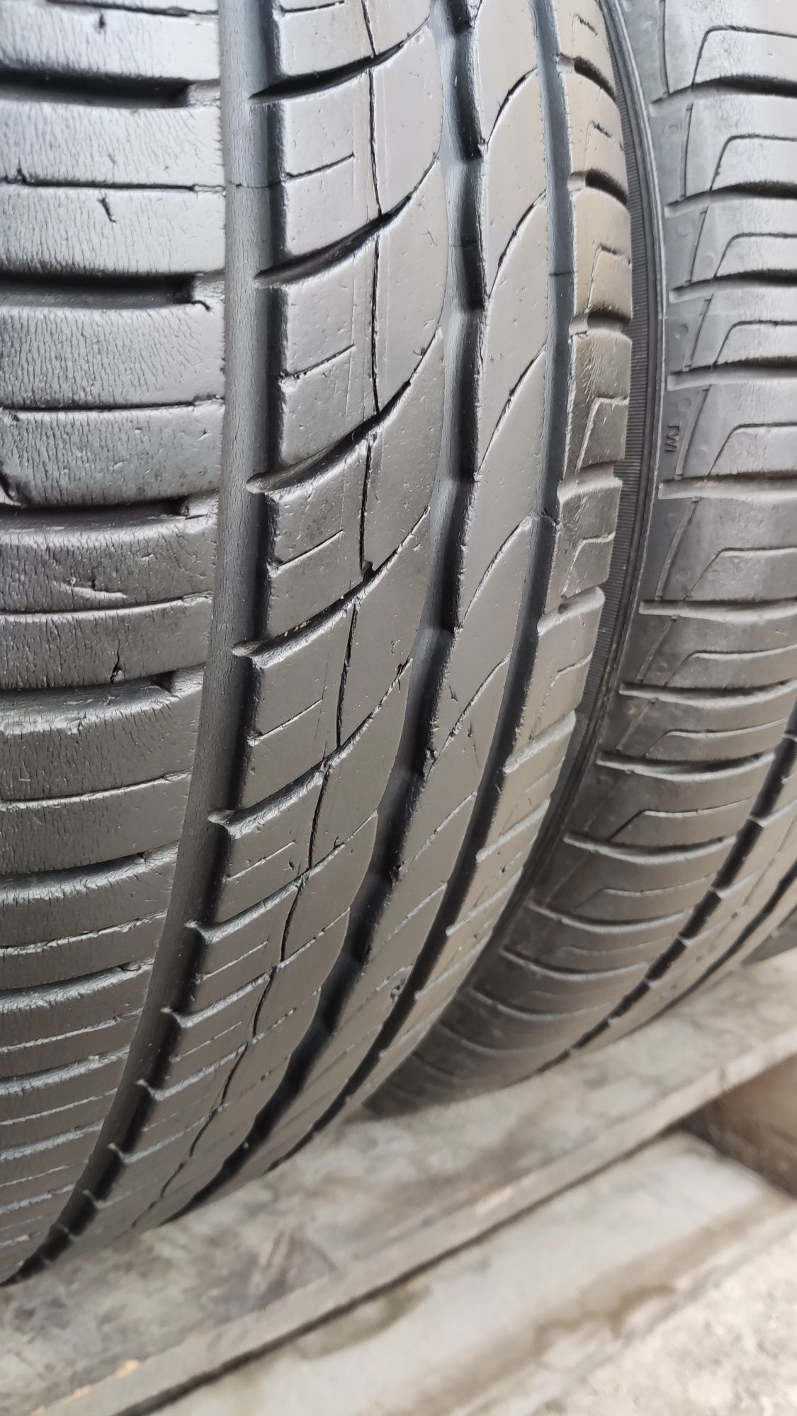 4броя летни гуми 185/55/15 Pirelli Cinturato P1
6.5 -6.97 mm грайфер
Д