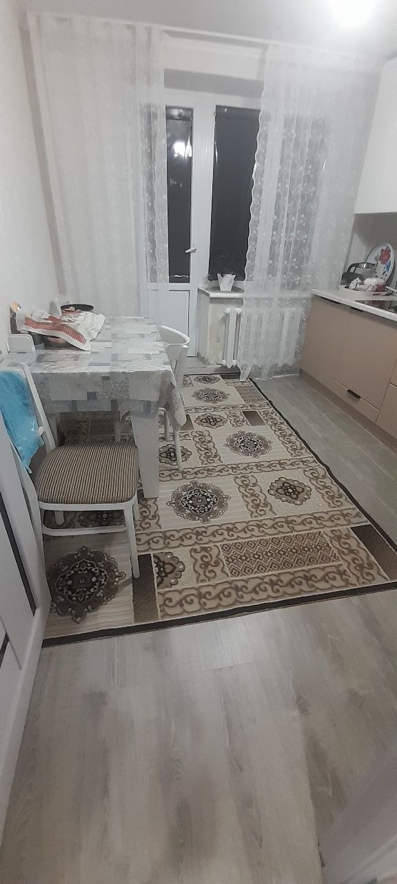 Срочно продам шерстяную ковровую дорожку 5 метров и  ковер 170×260