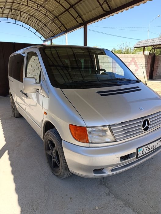 Продам автомобиль Мерседес Вито