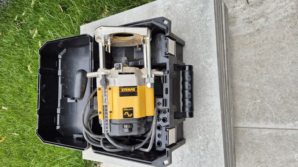 Vand scule DEWALT, cumparate de noi dre la YALCO