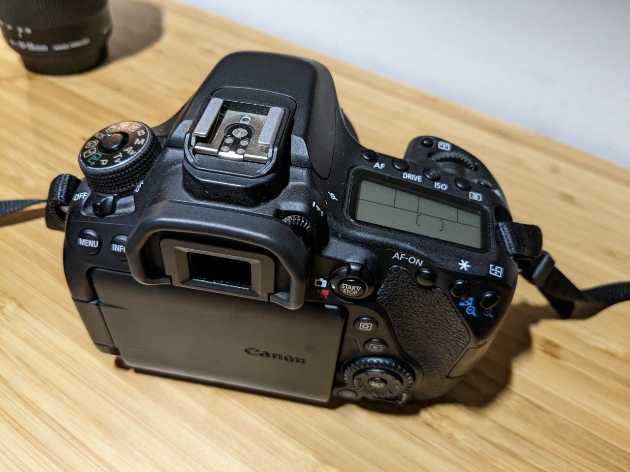 Aparat foto Canon EOS 80D, WI-FI + Obiectiv 50mm