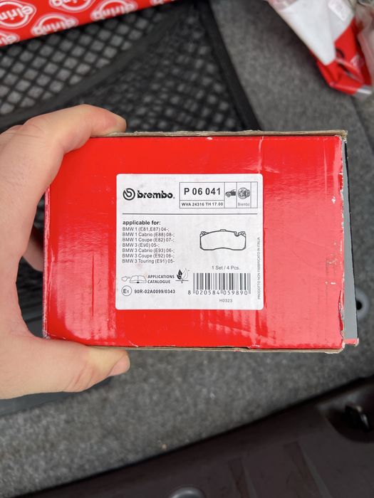 Чисто нови  предни накладки BREMBO за BMW E9x 330d