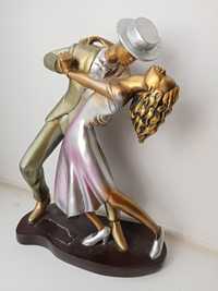 Продам статуэтку танцующяя пара