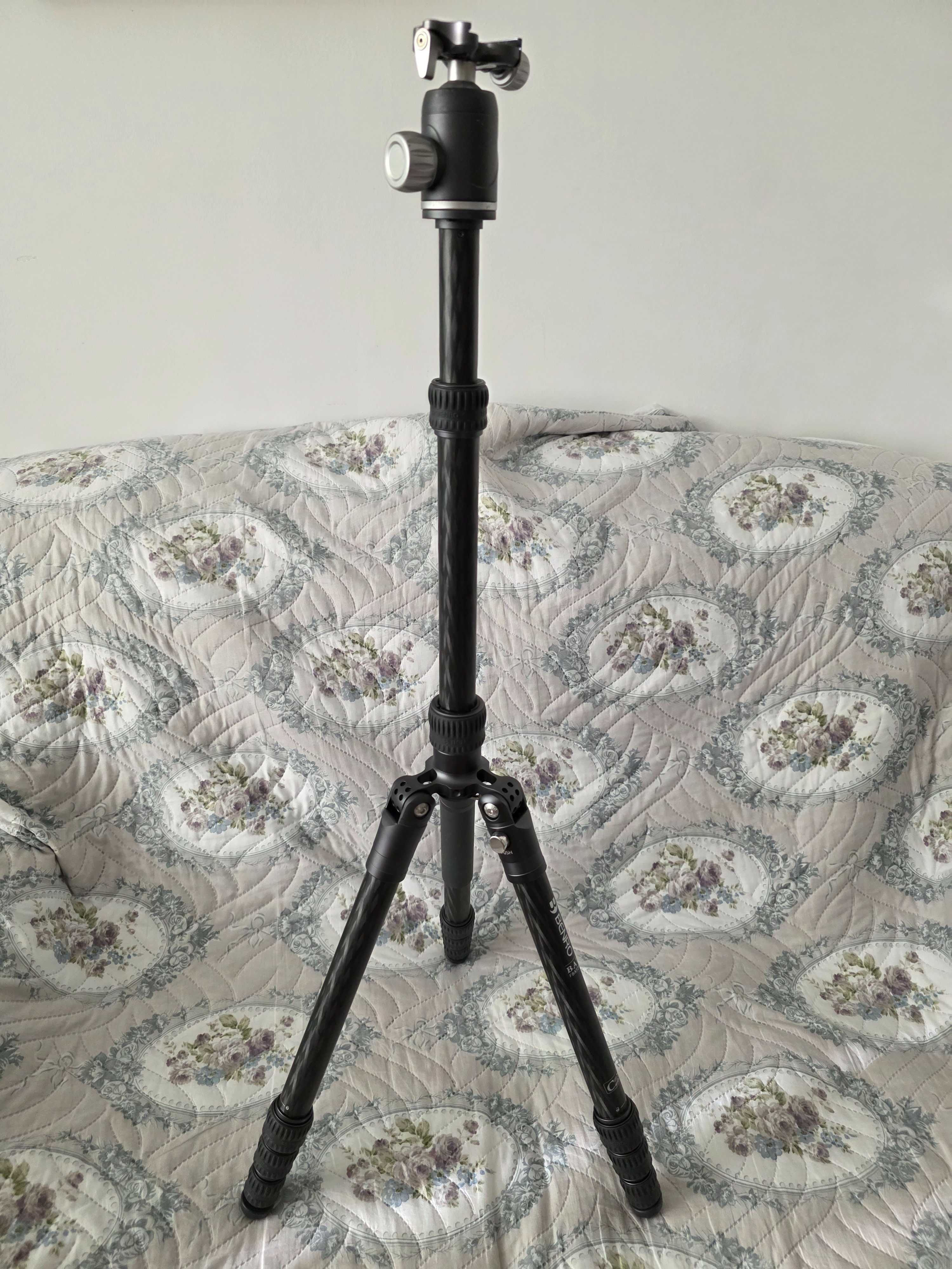 Продавам Panasonic Lumix GH5 II и карбонски трипод Benro