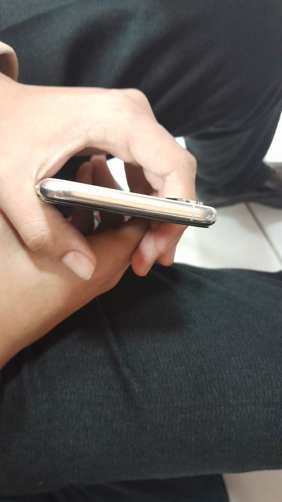 Iphone XS model telefoni sotiladi