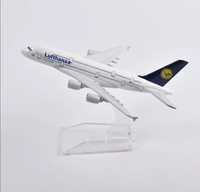 Macheta avion Lufthansa Airbus 380 /  metal / 16 cm / cadou